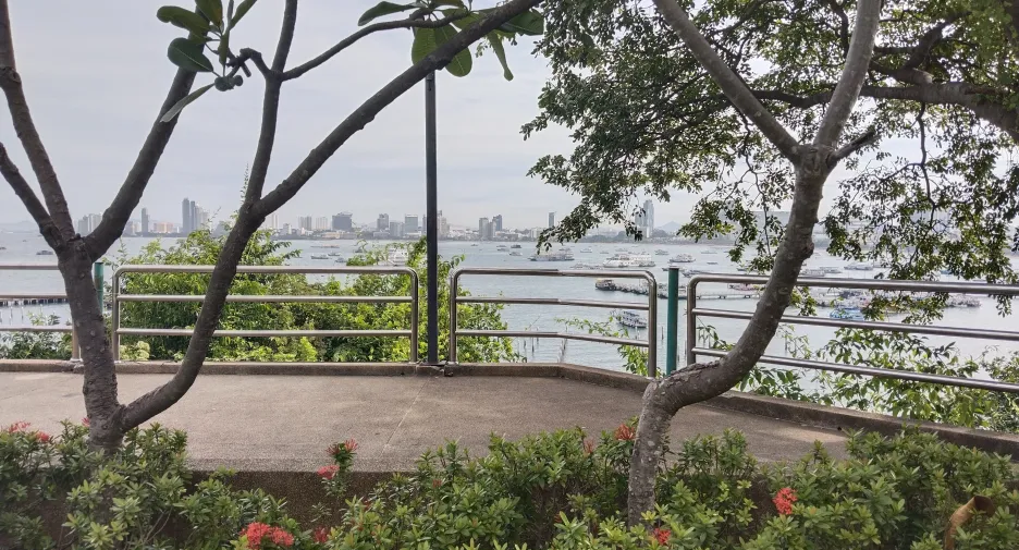 For rent 4 ベッドルーム townhouse in Bang Lamung, Chonburi