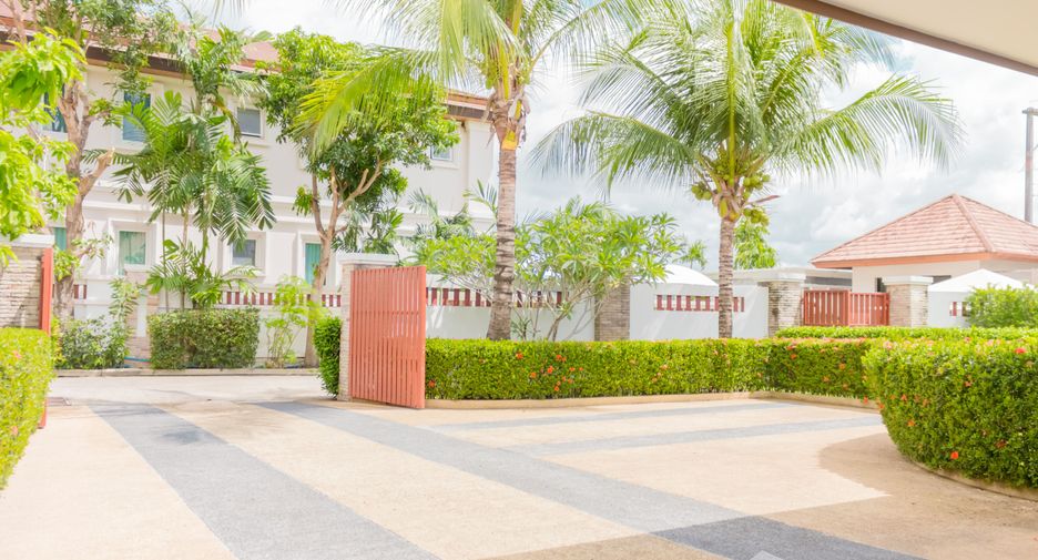 For sale and for rent 4 bedrooms villa in Thalang, Phuket