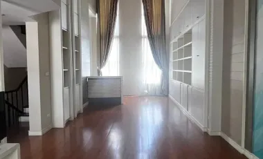 For sale 4 bedrooms townhouse in Watthana, Bangkok