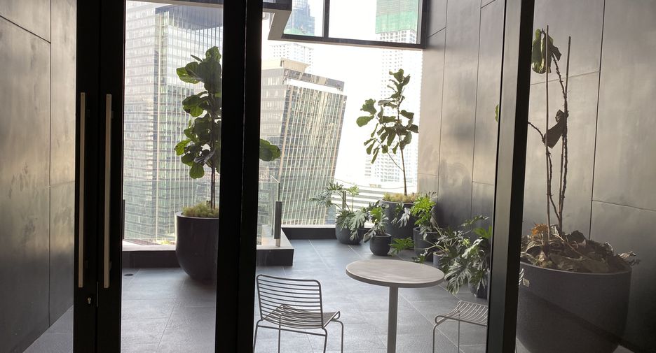 For sale and for rent 2 bedrooms condo in Huai Khwang, Bangkok