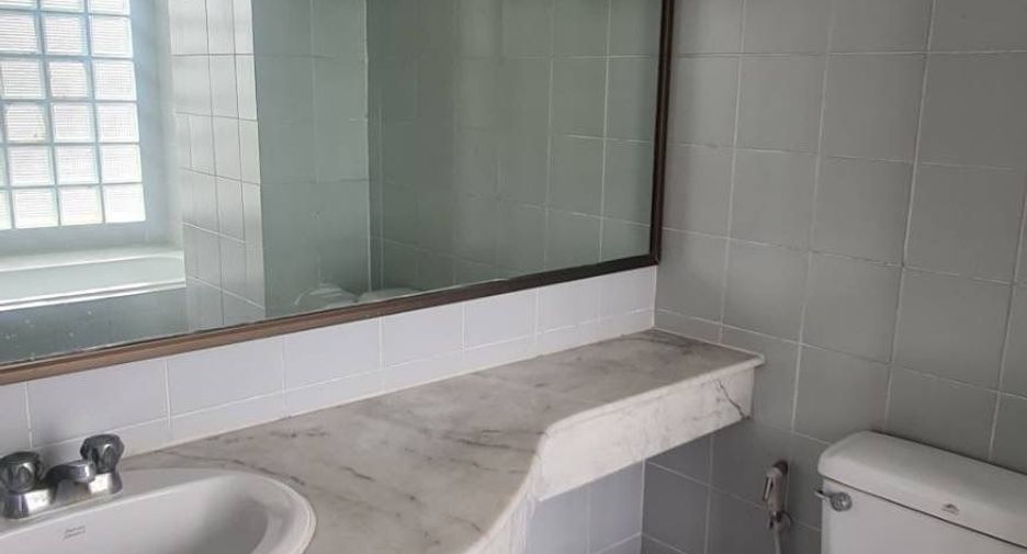ขาย 2 ห้องนอน คอนโด ใน คลองเตย, กรุงเทพฯ
