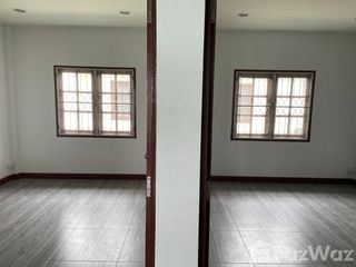 Reihenhaus zum Kauf mit 4 Zimmer in Lat Phrao, Bangkok