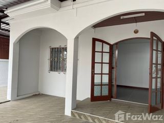 出售 4 卧室 联排别墅 在 Lat Phrao, 曼谷