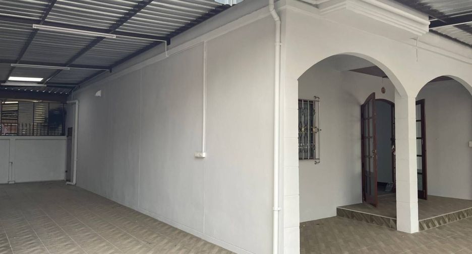 Reihenhaus zum Kauf mit 4 Zimmer in Lat Phrao, Bangkok
