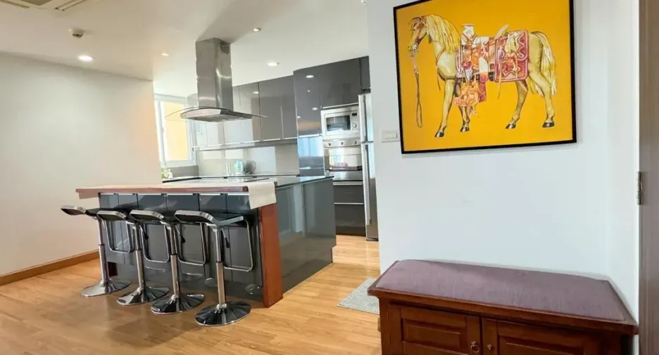 For sale 3 bedrooms condo in Watthana, Bangkok