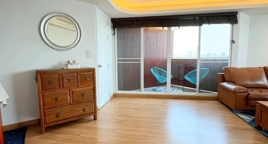 For sale 3 bedrooms condo in Watthana, Bangkok