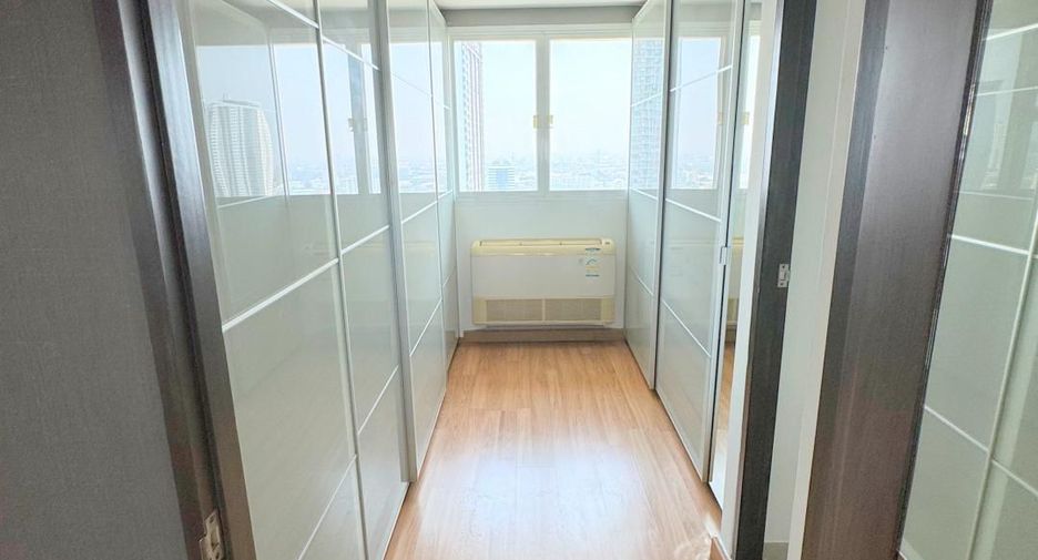For sale 3 bedrooms condo in Watthana, Bangkok