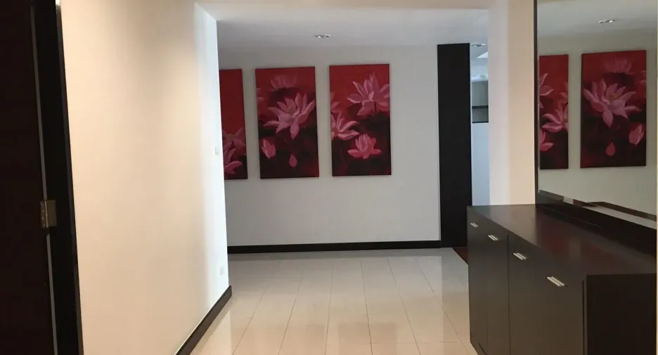 For sale and for rent 3 bedrooms condo in Watthana, Bangkok