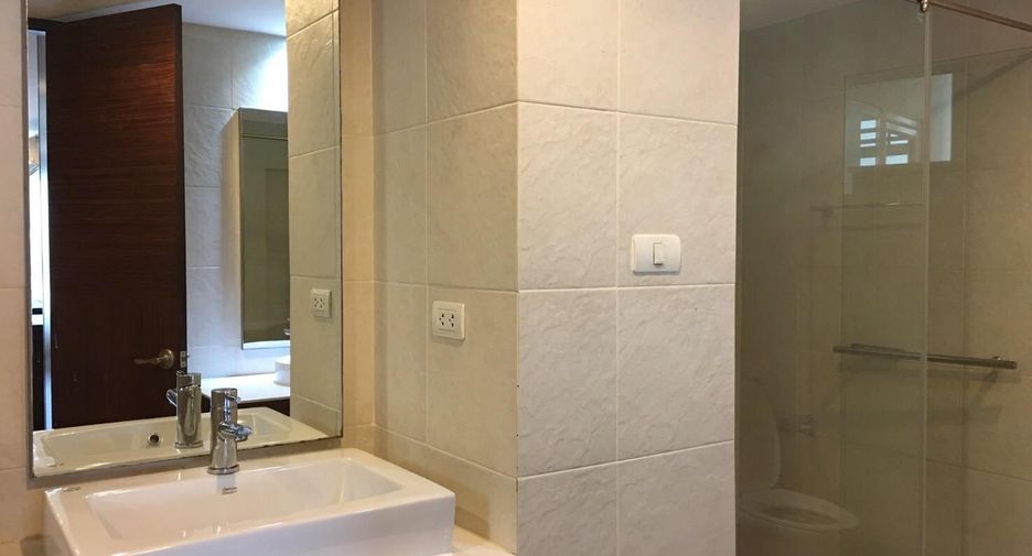 À vendre et à louer 3 chambres condo à Watthana, Bangkok