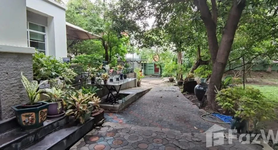 For sale 5 bedrooms house in Bangkok Noi, Bangkok