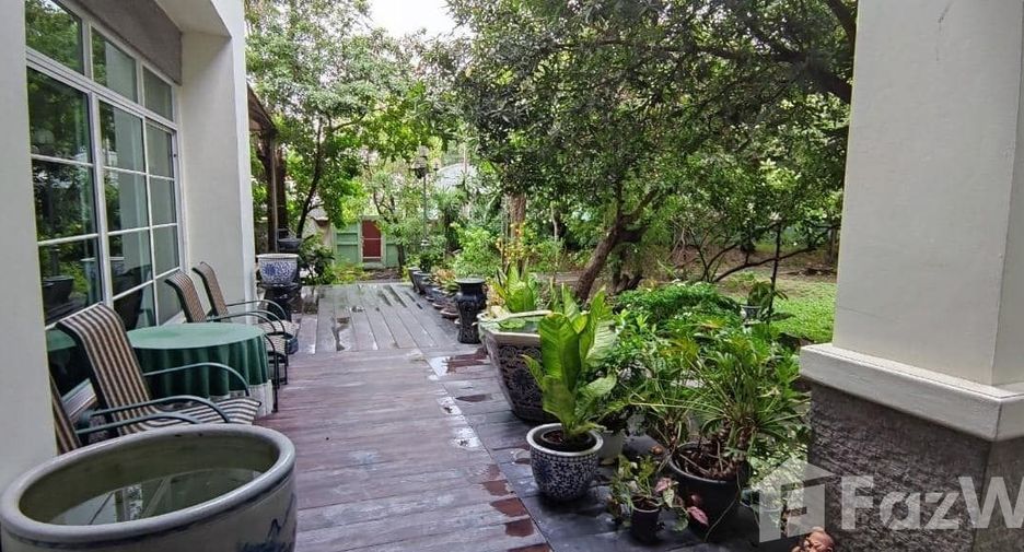 For sale 5 bedrooms house in Bangkok Noi, Bangkok