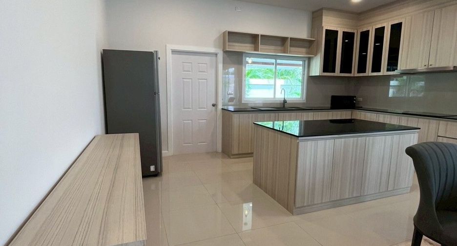 Villa en alquiler de 3 habitaciones en Bang Lamung, Chonburi