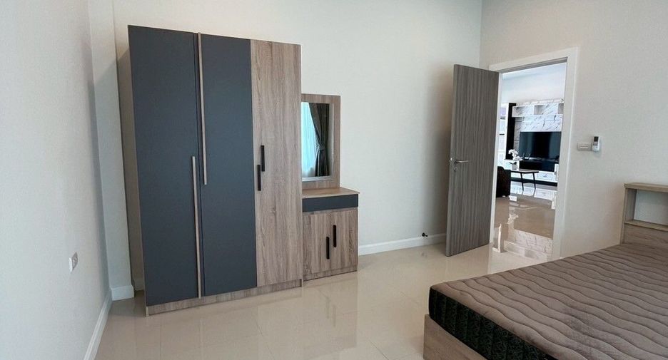 Villa en alquiler de 3 habitaciones en Bang Lamung, Chonburi
