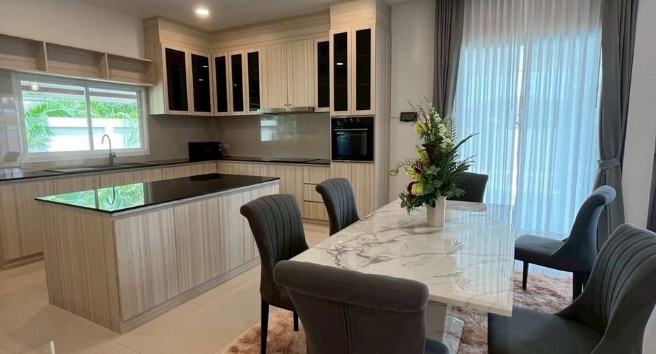 Villa en alquiler de 3 habitaciones en Bang Lamung, Chonburi