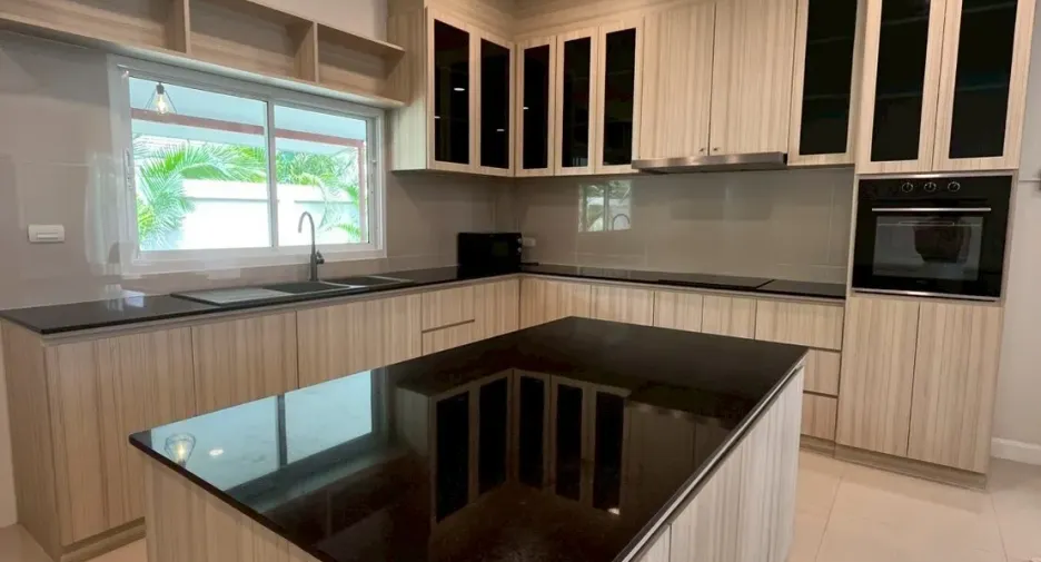 Villa en alquiler de 3 habitaciones en Bang Lamung, Chonburi