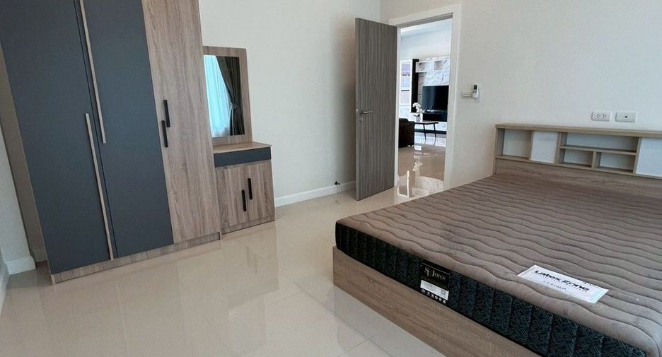 Villa en alquiler de 3 habitaciones en Bang Lamung, Chonburi
