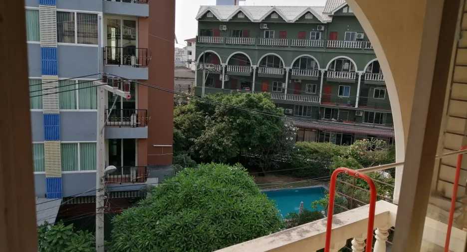 À vendre 9 chambres maison de ville à Bang Lamung, Chonburi