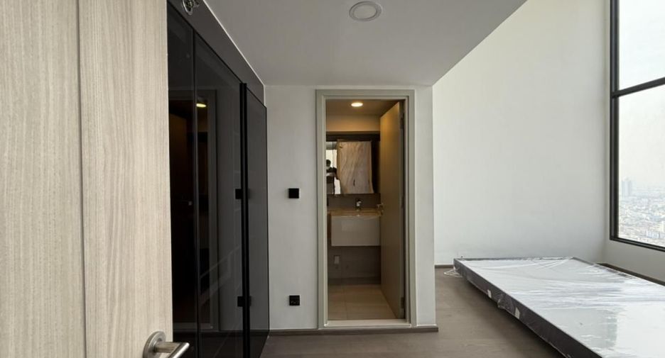 For sale 3 bedrooms condo in Bang Rak, Bangkok