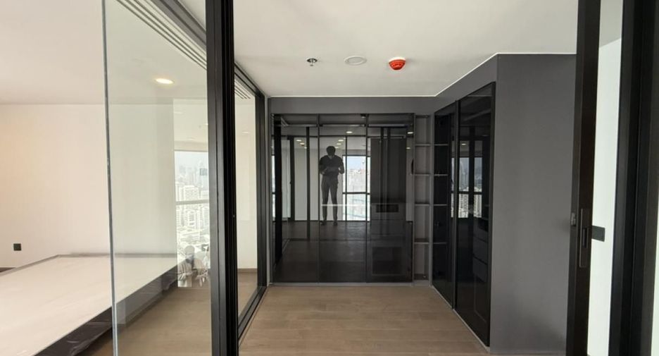 For sale 3 bedrooms condo in Bang Rak, Bangkok