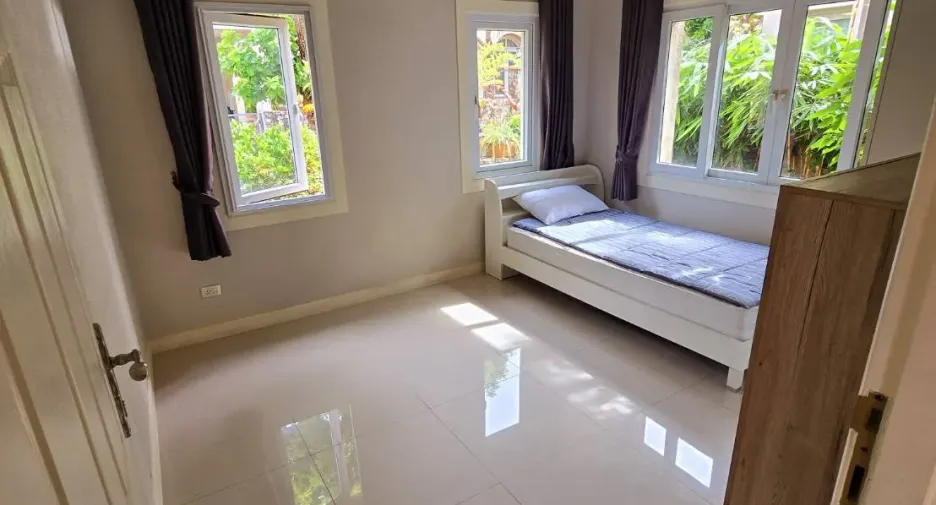 Villa en alquiler de 3 habitaciones en Bang Lamung, Chonburi
