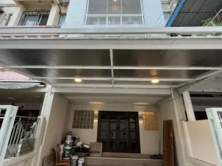 Reihenhaus zum Kauf und zur Miete mit 3 Zimmer in Phra Khanong, Bangkok