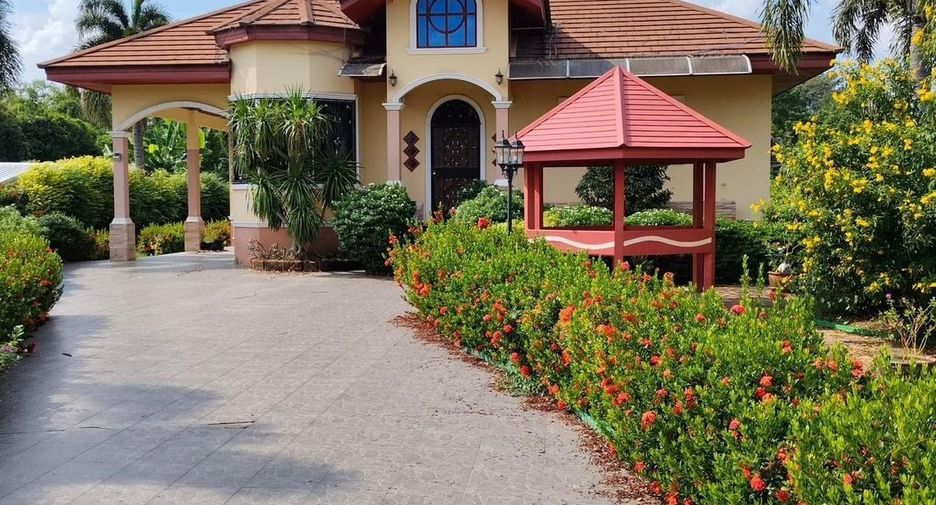 For sale 3 bedrooms house in Lat Yao, Nakhon Sawan