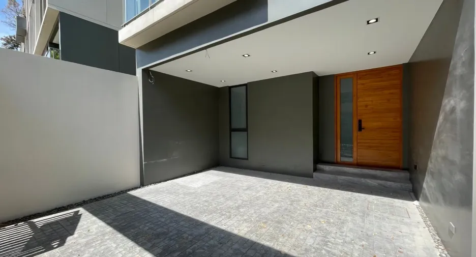 For sale 3 bedrooms townhouse in Wang Thonglang, Bangkok