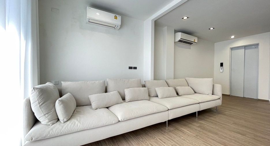For sale 3 bedrooms townhouse in Wang Thonglang, Bangkok