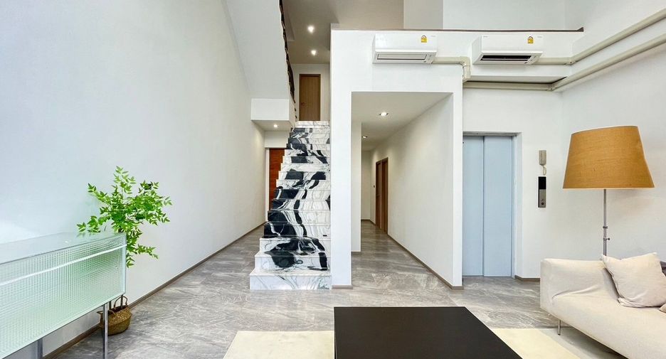 For sale 3 bedrooms townhouse in Wang Thonglang, Bangkok