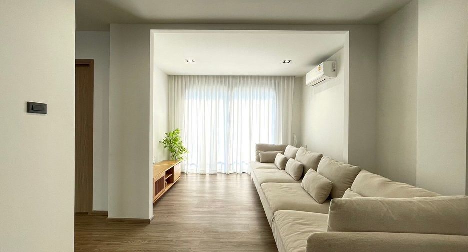 For sale 3 bedrooms townhouse in Wang Thonglang, Bangkok