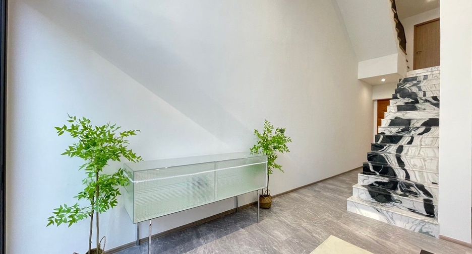 For sale 3 bedrooms townhouse in Wang Thonglang, Bangkok