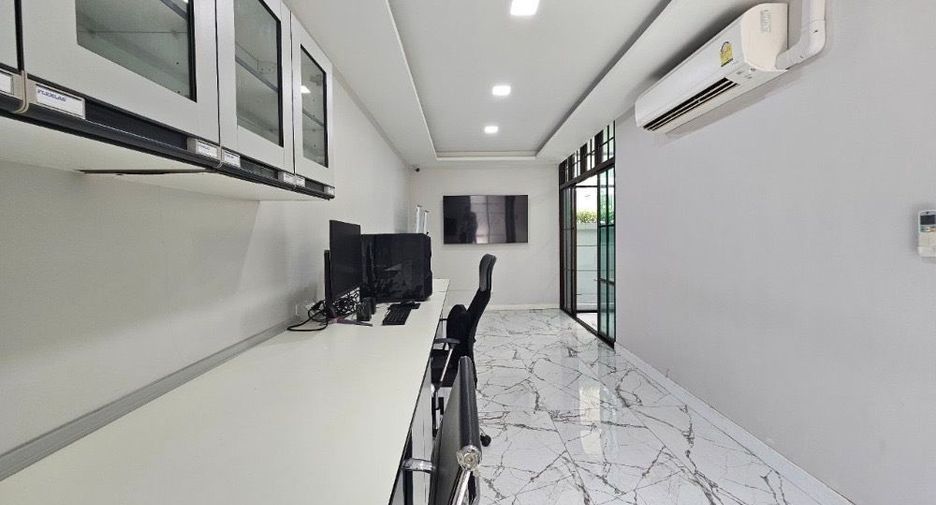 Casa adosada en venta de 2 habitaciones en Bueng Kum, Bangkok