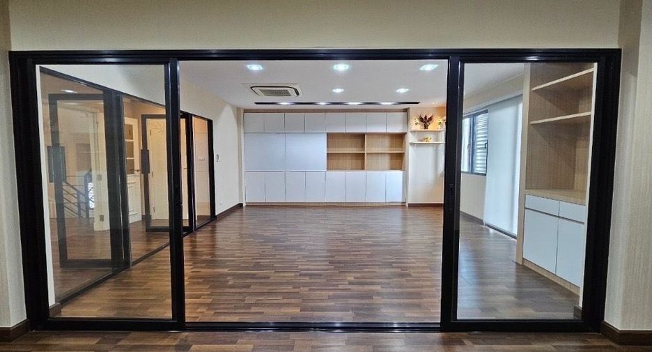 Casa adosada en venta de 2 habitaciones en Bueng Kum, Bangkok