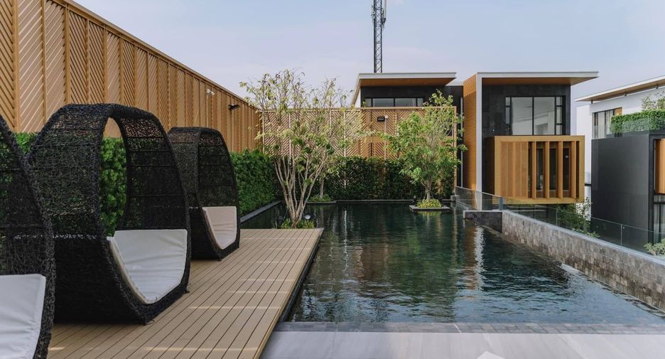 For sale 7 bedrooms house in Lat Phrao, Bangkok