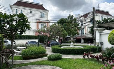 For sale 3 bedrooms townhouse in Lak Si, Bangkok