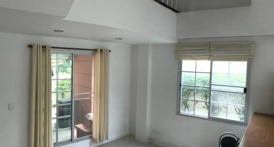 For sale 3 ベッドルーム townhouse in Lak Si, Bangkok