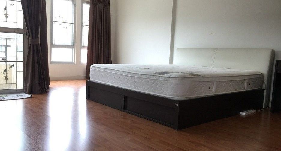 For sale 3 bedrooms townhouse in Nong Khaem, Bangkok