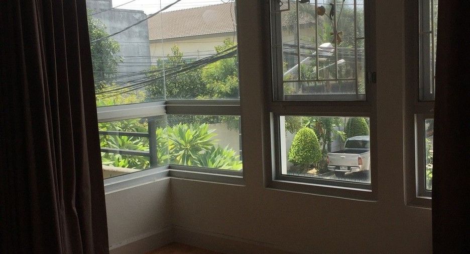 For sale 3 bedrooms townhouse in Nong Khaem, Bangkok