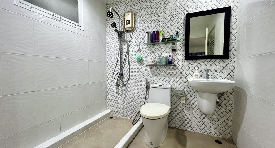 For sale 3 bedrooms house in Phra Samut Chedi, Samut Prakan