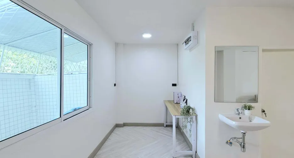 À louer 4 chambres maison de ville à Mueang Nonthaburi, Nonthaburi