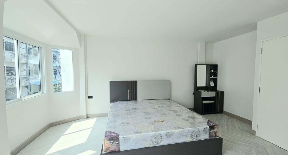 Reihenhaus zur Miete mit 4 Zimmer in Mueang Nonthaburi, Nonthaburi