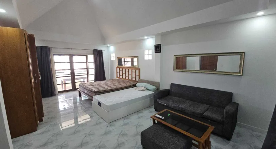 For sale 6 ベッドルーム house in Bang Lamung, Chonburi