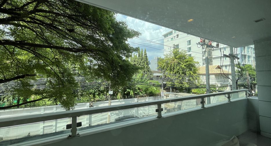 For sale and for rent 2 bedrooms condo in Watthana, Bangkok