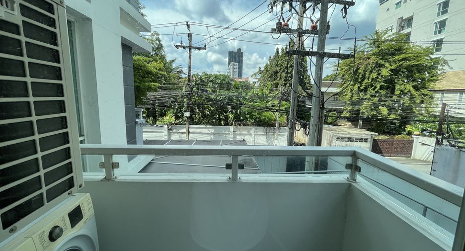 For sale and for rent 2 bedrooms condo in Watthana, Bangkok