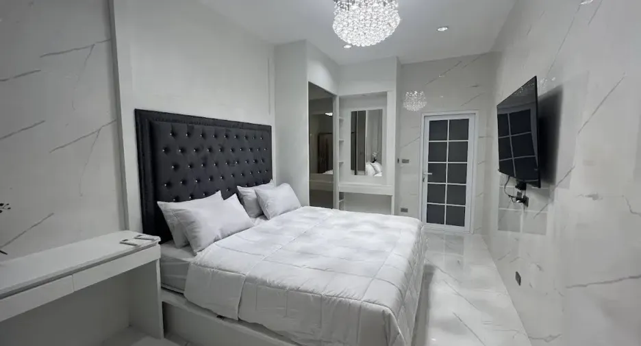 Villa zur Miete mit 4 Zimmer in Mueang Chon Buri, Chonburi