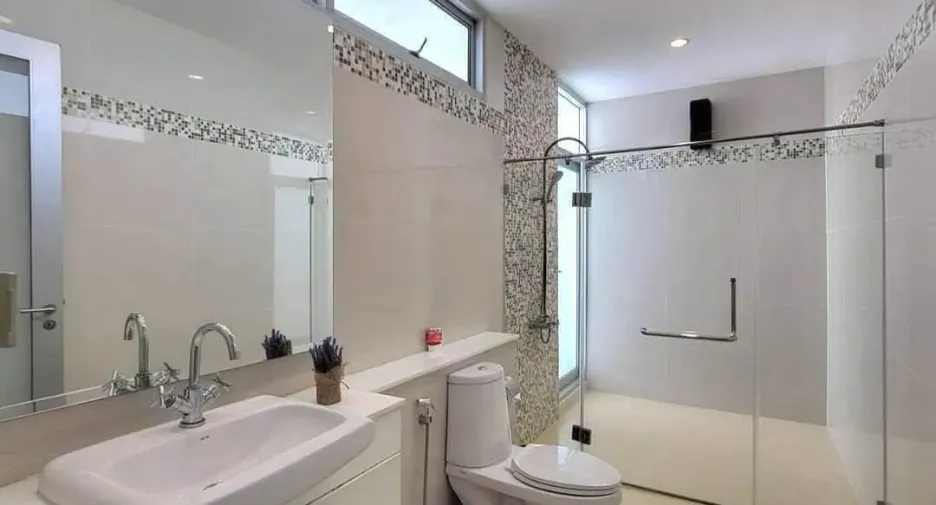 For sale そして for rent 5 ベッドルーム villa in Sattahip, Chonburi