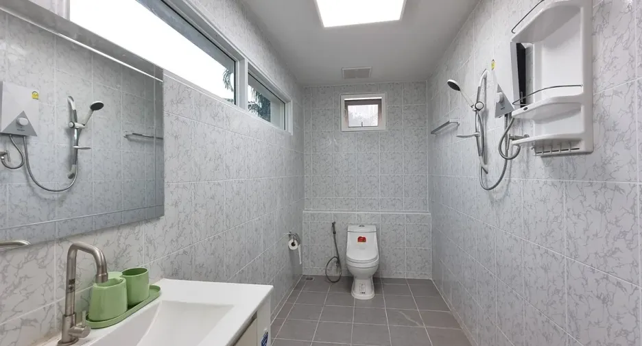 For rent 3 bedrooms townhouse in Mueang Phuket, Phuket