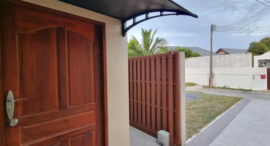 For rent 3 bedrooms townhouse in Mueang Phuket, Phuket