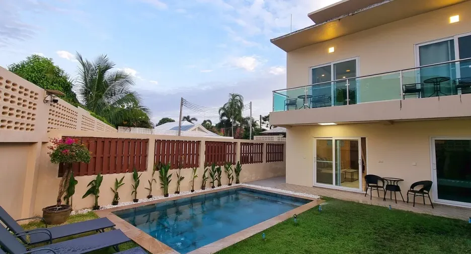For rent 3 bedrooms townhouse in Mueang Phuket, Phuket
