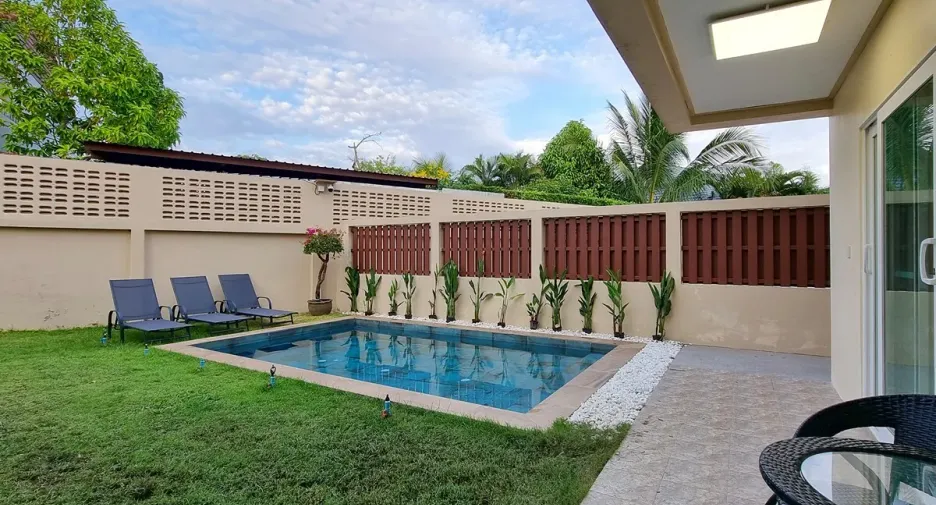 For rent 3 bedrooms townhouse in Mueang Phuket, Phuket